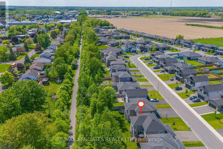 28381839/156-hybrid-street/embrun/russell/ontario/K0A1W0_46