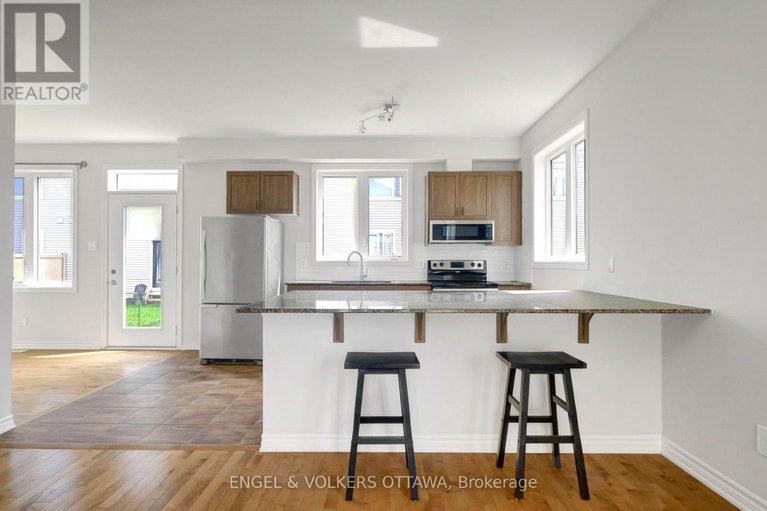 29609510/305-lamarche-avenue/orleans-village/ottawa/ontario/K1W0M6_10