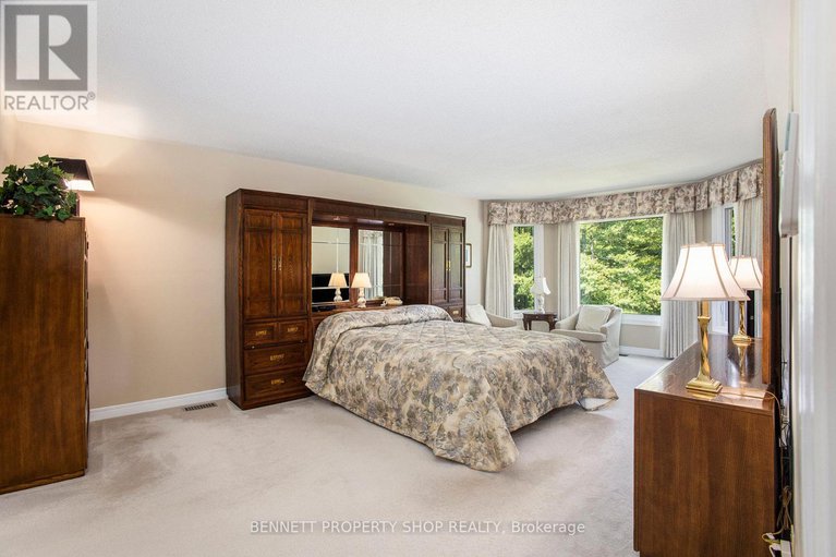 28689701/1410-sherruby-way/rural-kanata-central/ottawa/ontario/K2W1B1_17