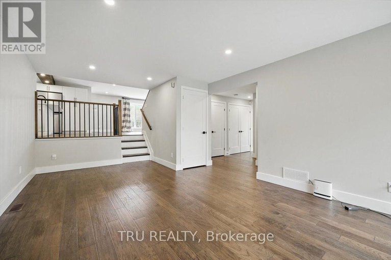 28427630/2114-balharrie-avenue/hawthorne-meadows/ottawa/ontario/K1G1G5_20
