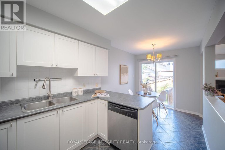 28938976/29-kettleby-street/beaverbrook/ottawa/ontario/K2K3C4_15