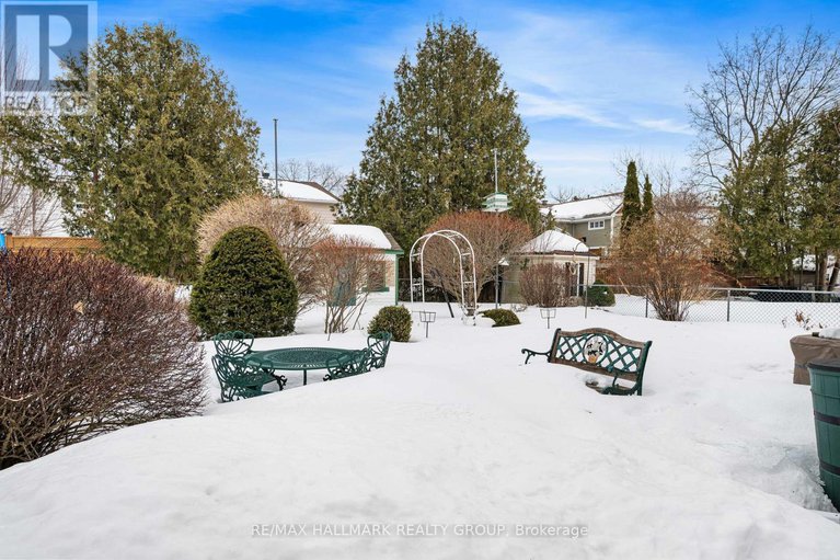 29434768/1177-st-moritz-crescent-n/convent-glen-north/ottawa/ontario/K1C2B2_39