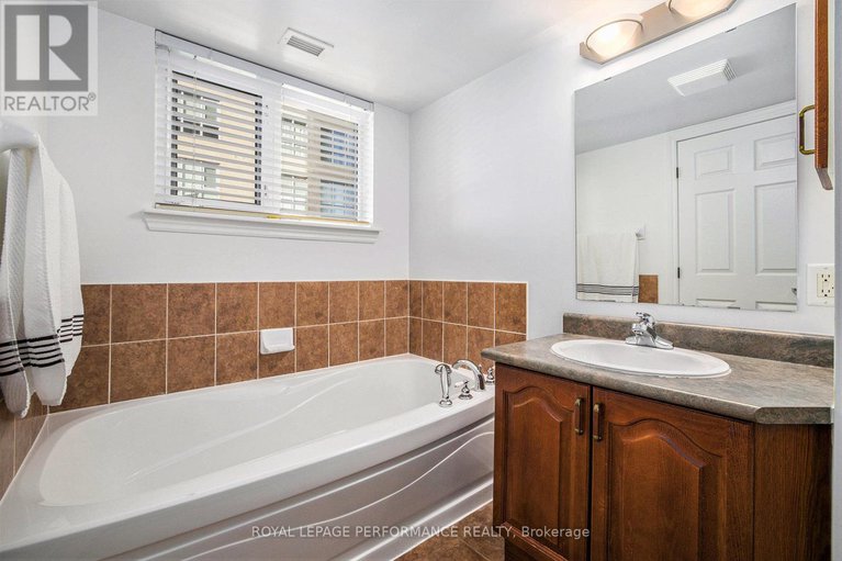 29080345/303-120-grant-carman-drive/borden-farmstewart-farmcarleton-heightsparkwood-hills/ottawa/ontario/K2E1C8_20