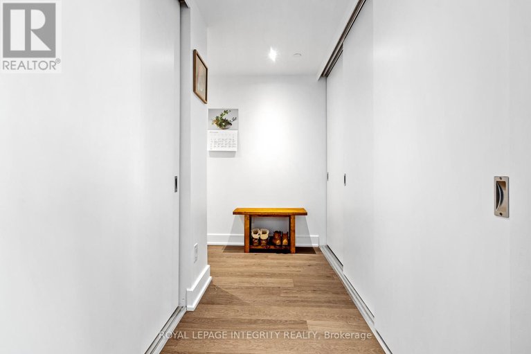 29169526/410-7-marquette-avenue/vanier/ottawa/ontario/K1L8A7_12