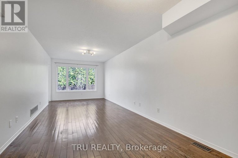 28416739/133-kinross-private/morgans-grantsouth-march/ottawa/ontario/K2K3P9_7