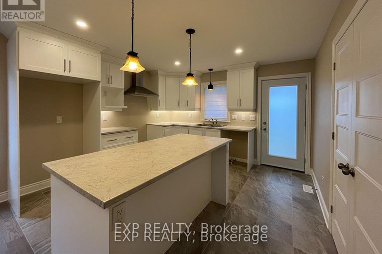 28364468/53-craig-street/village-of-russell/russell/ontario/K4R1A6_3