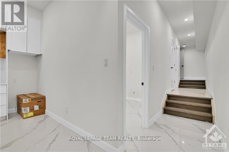 28662763/828-alpine-avenue/queensway-terrace-north/ottawa/ontario/K2B5R6_24