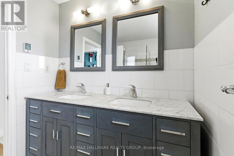 29310032/907-innswood-drive/mckellar-heightsglabar-park/ottawa/ontario/K2A3R9_24