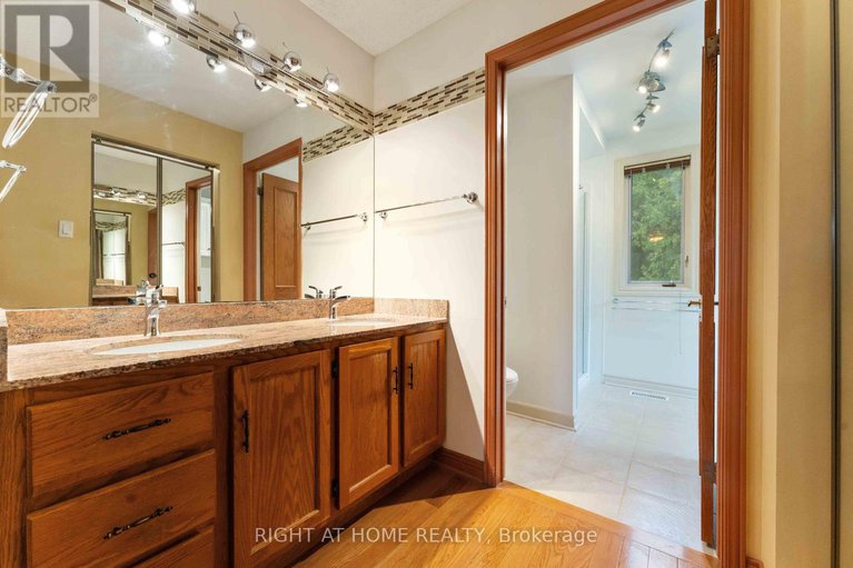 28765727/2-muirfield-gardens/cedar-hillorchard-estates/ottawa/ontario/K2R1B8_30