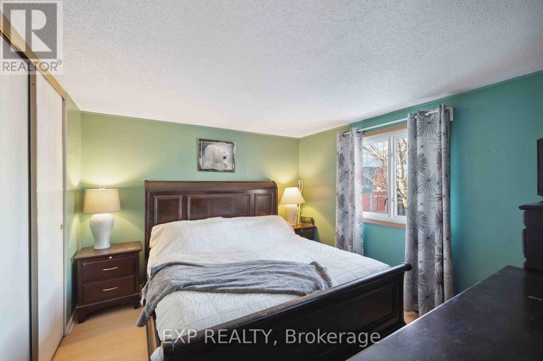 27899106/337-amiens-street/bilberry-creekqueenswood-heights/ottawa/ontario/K1E1N4_16