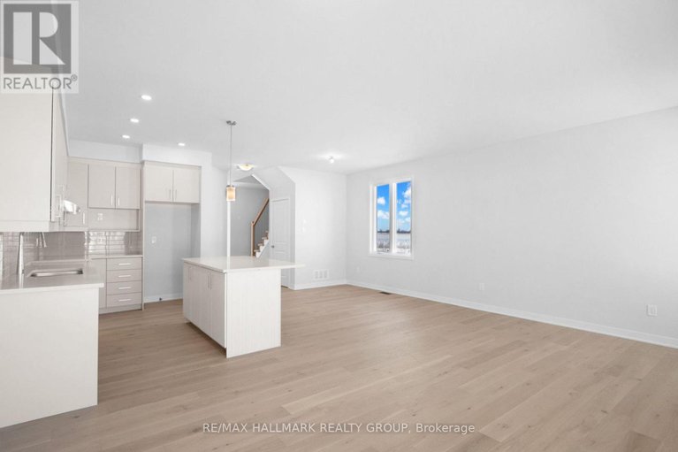 29360428/1944-hawker-private/huntley-ward-south-east/ottawa/ontario/K2M0M5_7