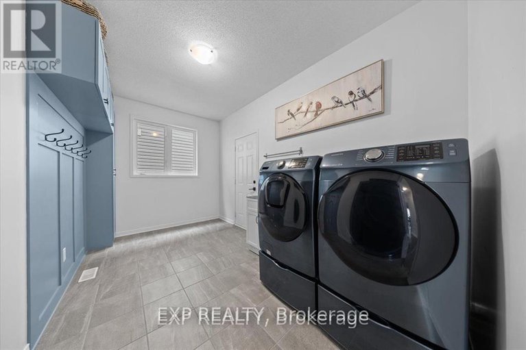 28556913/209-rover-street/emerald-meadowstrailwest/ottawa/ontario/K2S1S3_7