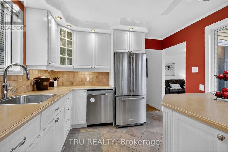 29025912/1518-kamouraska-circle/chateauneuf/ottawa/ontario/K1C3J3_16