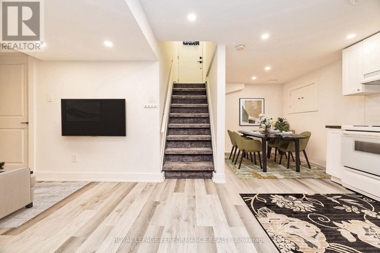 29628289/36-largo-crescent/meadowlandscrestview/ottawa/ontario/K2G3C7_20