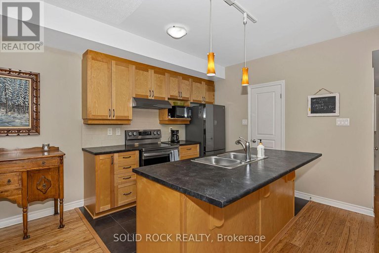 29408258/b-1004-beryl-private/riverside-southgloucester-glen/ottawa/ontario/K1V2M4_15