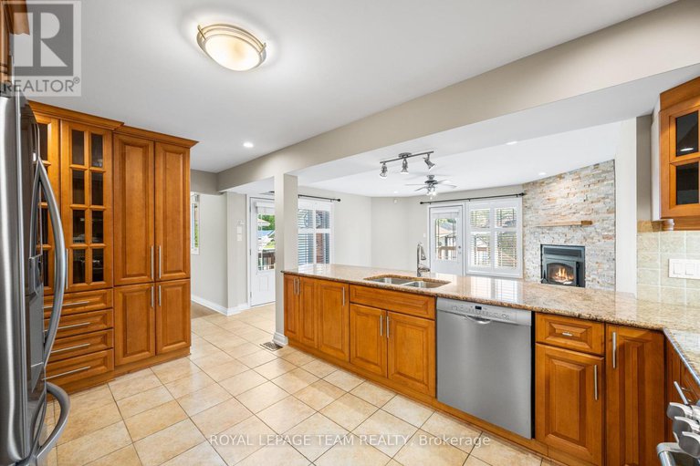28386373/3-millbrook-crescent/city-viewskylinefisher-heightsparkwood-hills/ottawa/ontario/K2E5B6_15