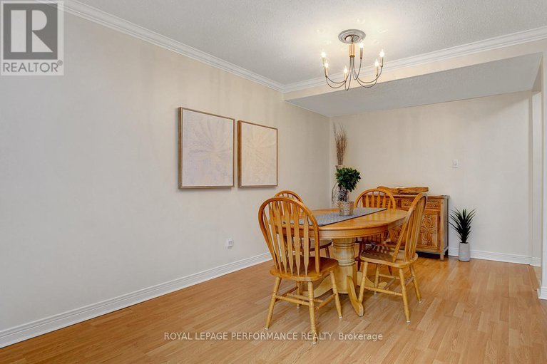 28710686/22-550-straby-avenue/overbrookcastle-heights/ottawa/ontario/K1K1H1_13