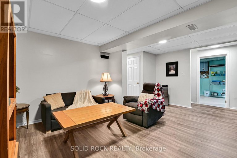 28372403/1824-mccallum-drive/fallingbrookgardenway-south/ottawa/ontario/K4A3T7_27