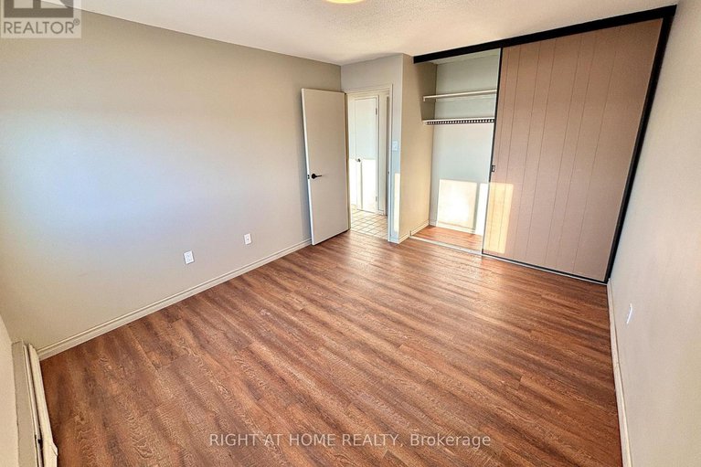 29212517/707-20-chesterton-drive/borden-farmstewart-farmcarleton-heightsparkwood-hills/ottawa/ontario/K2E6Z7_11