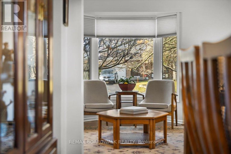 29633977/6241-st-albans-court/convent-glen-north/ottawa/ontario/K1C3C5_9