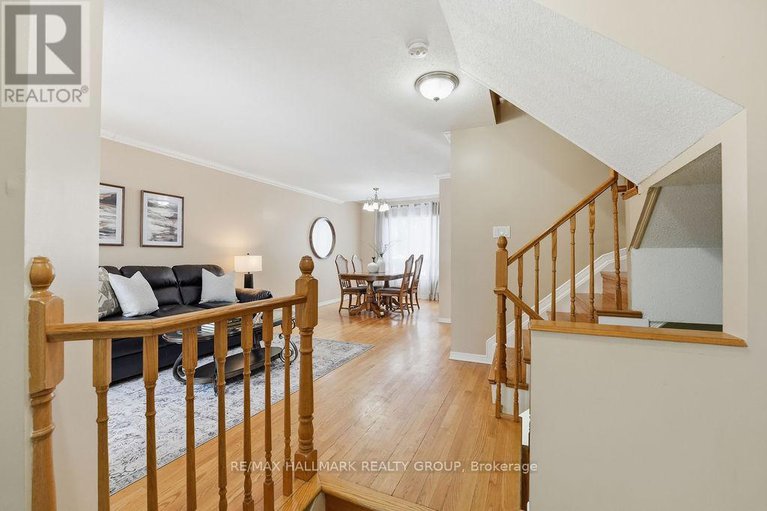 29250836/1165-falconcrest-court/chatelaine-village/ottawa/ontario/K4A3Z4_5