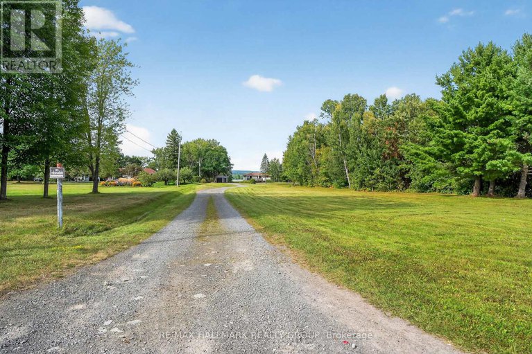 28812451/3855-old-highway-17/clarencerockland-twp/clarence-rockland/ontario/K4K1W2_5