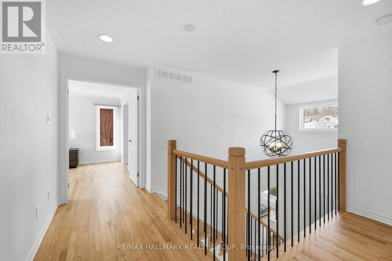 29425296/1660-country-walk-drive/chapel-hill/ottawa/ontario/K1C8E2_23