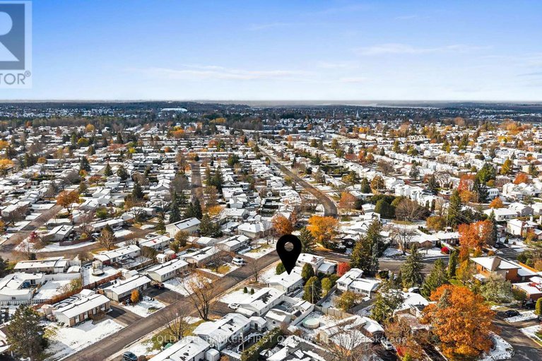 29157123/351-amiens-street/bilberry-creekqueenswood-heights/ottawa/ontario/K1E1P1_46