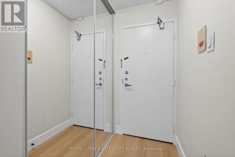 29313882/1708-1785-frobisher-lane/riverview-park/ottawa/ontario/K1G3T7_8