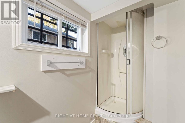 28502747/599-donald-street/overbrookcastle-heights/ottawa/ontario/K1K1L3_37