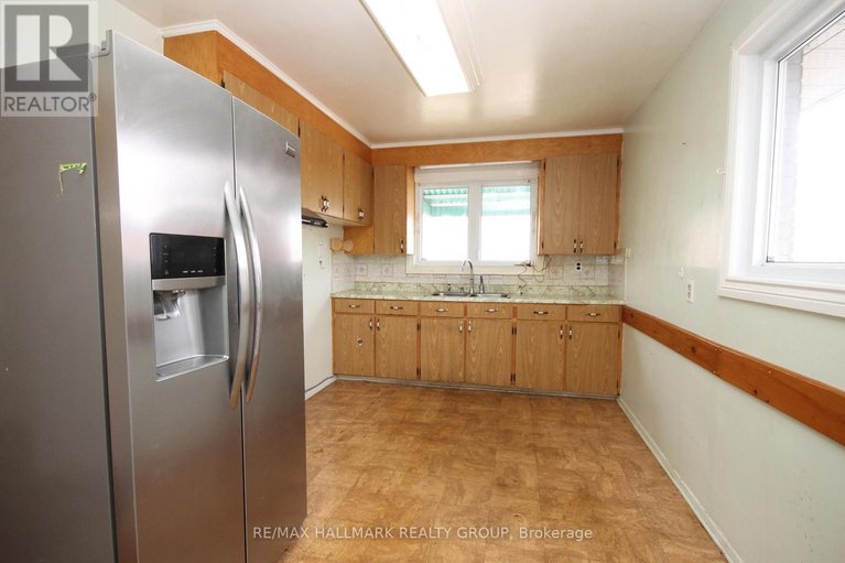 29683449/461-lawson-avenue/overbrookcastle-heights/ottawa/ontario/K1K1R4_5