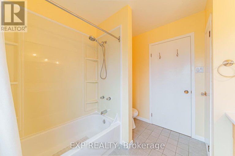 29624892/1592-apeldoorn-avenue/carleton-heights/ottawa/ontario/K2C1V5_22