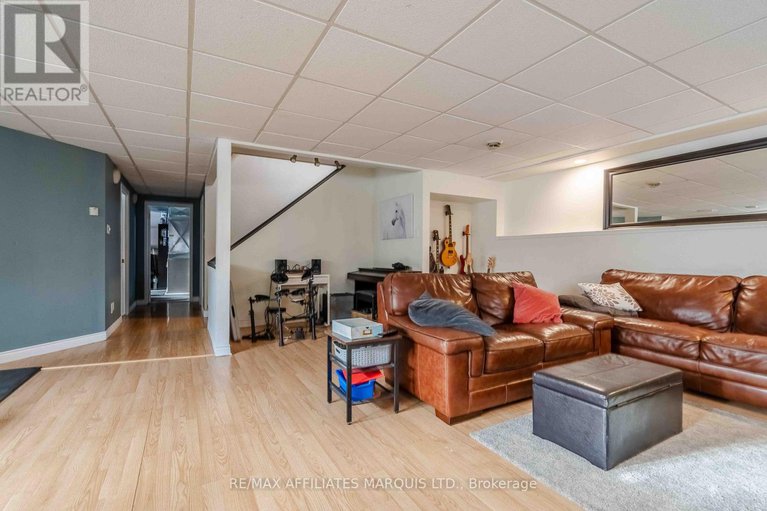 29189101/4239-county-rd-11-road/south-stormont-osnabruck-twp/south-stormont/ontario/K7R3L2_39