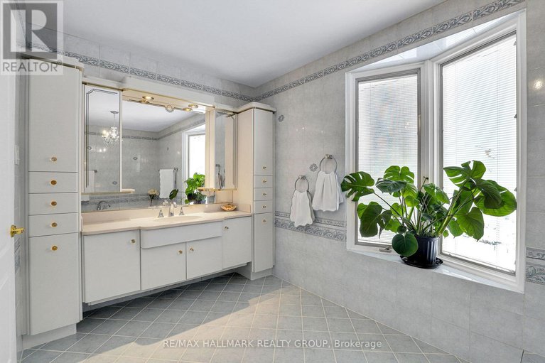 29147953/1712-playfair-drive/playfair-park/ottawa/ontario/K1H5S6_30