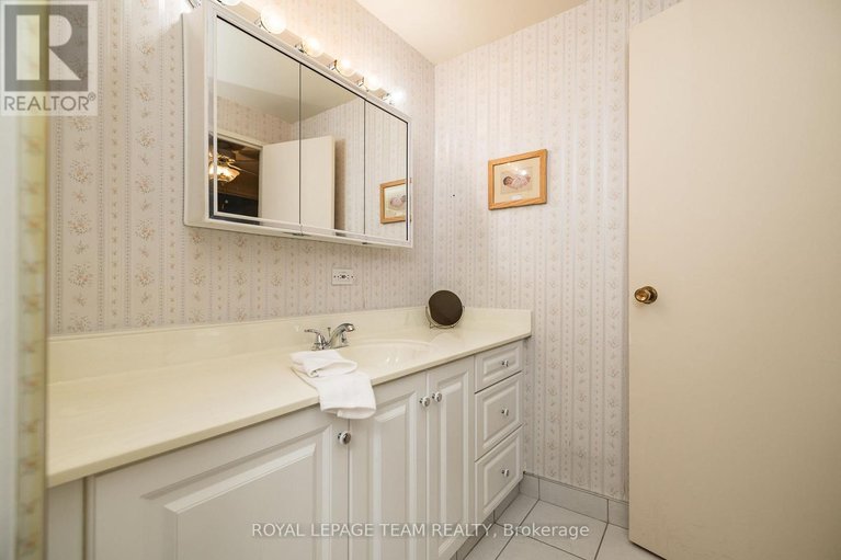 29662214/701-1356-meadowlands-drive-e/borden-farmstewart-farmcarleton-heightsparkwood-hills/ottawa/ontario/K2E6K6_22