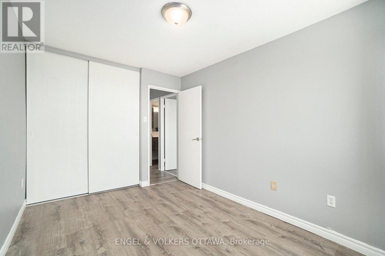 28428926/817-20-chesterton-drive/borden-farmstewart-farmcarleton-heightsparkwood-hills/ottawa/ontario/K2E6Z7_24