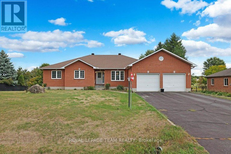 28851988/2120-trailwood-drive/north-gower/ottawa/ontario/K0A2T0_3