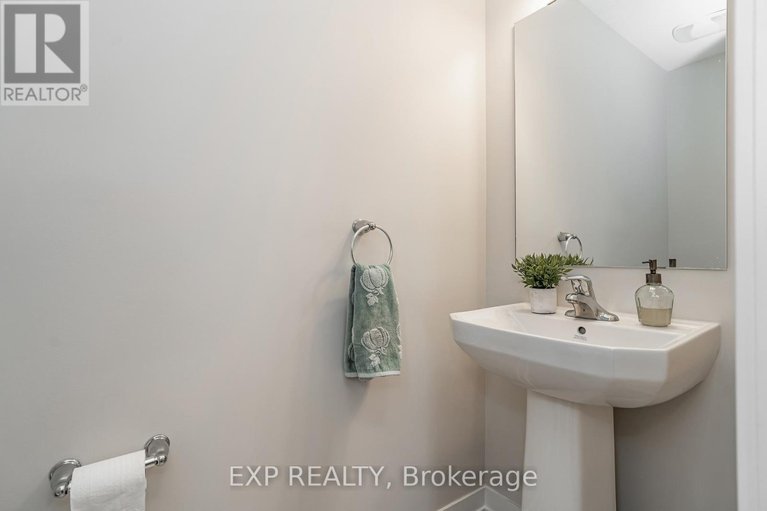 28608550/689-quilter-row/goulbourn-twp-from-franktown-rdsouth-to-rideau/ottawa/ontario/K0A2Z0_14