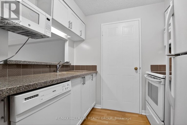 29629891/305-80-sandcastle-drive/leslie-park/ottawa/ontario/K2H9E7_9