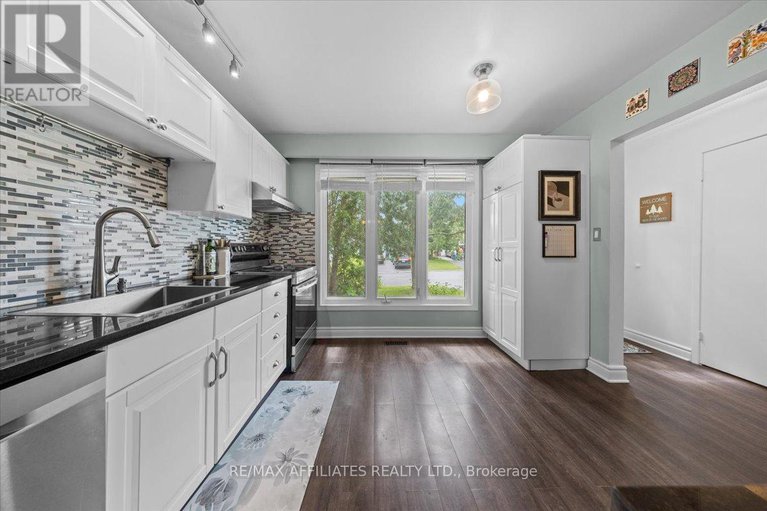 28649906/2530-autumn-hill-crescent/blackburn-hamlet-south/ottawa/ontario/K1B4M7_5