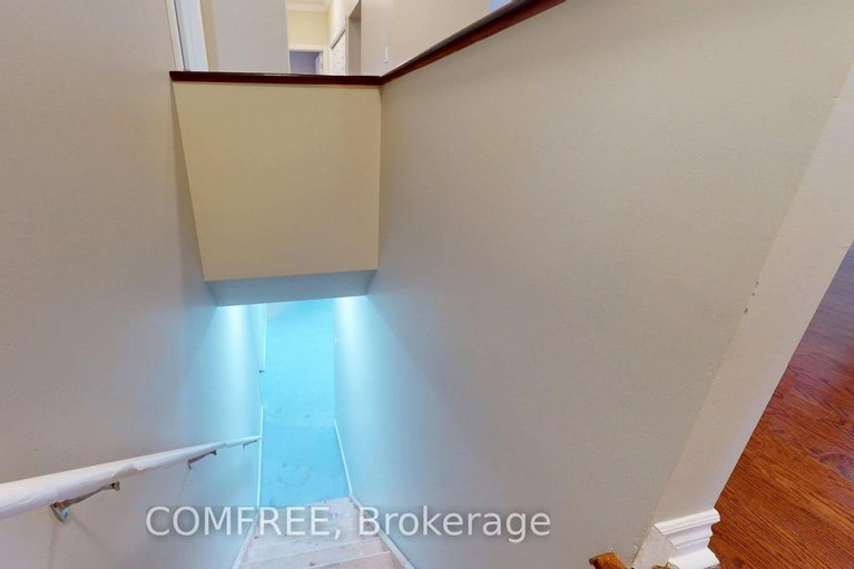 29041005/253-goulburn-avenue/sandy-hill/ottawa/ontario/K1N8E5_31