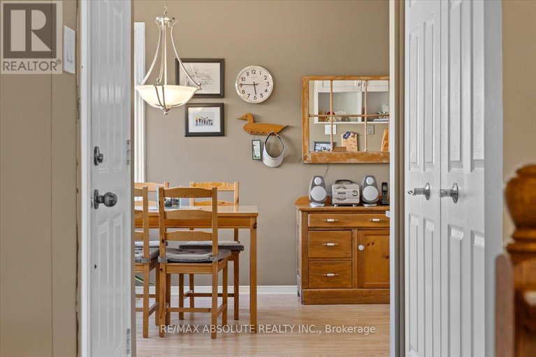 28645750/8-pine-needles-court/stittsville-central/ottawa/ontario/K2S1G5_10