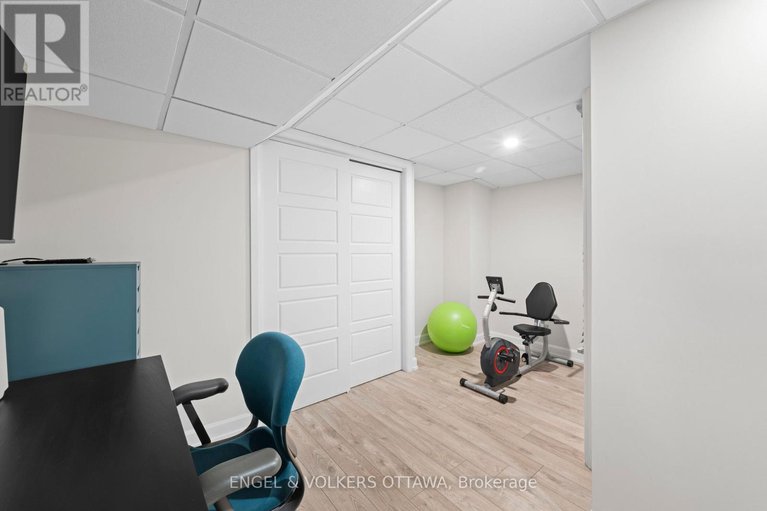 29113056/23-pacing-walk/goulbourn-twp-from-franktown-rdsouth-to-rideau/ottawa/ontario/K0A2Z0_38