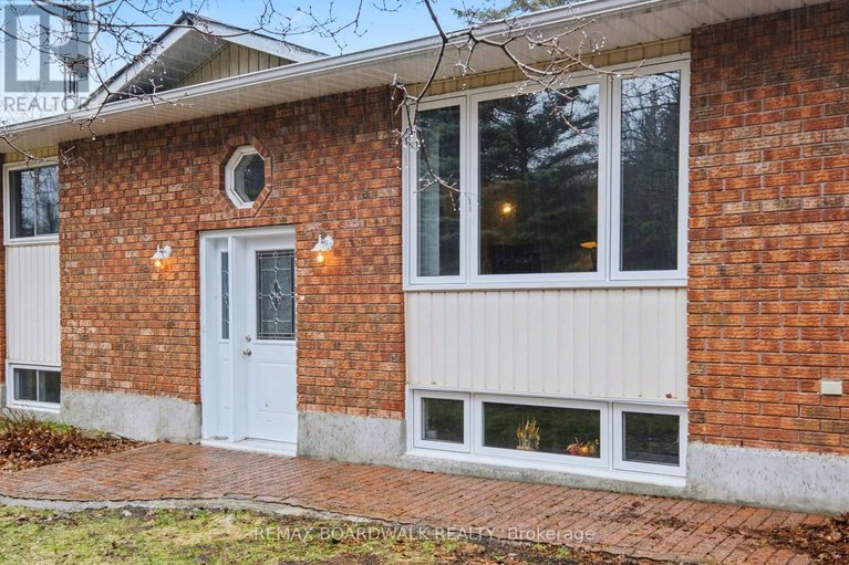 29618206/684-county-road-44-road-s/north-grenville-twp-kemptville-south/north-grenville/ontario/K0G1J0_2