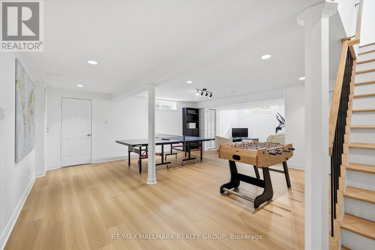 29425296/1660-country-walk-drive/chapel-hill/ottawa/ontario/K1C8E2_35