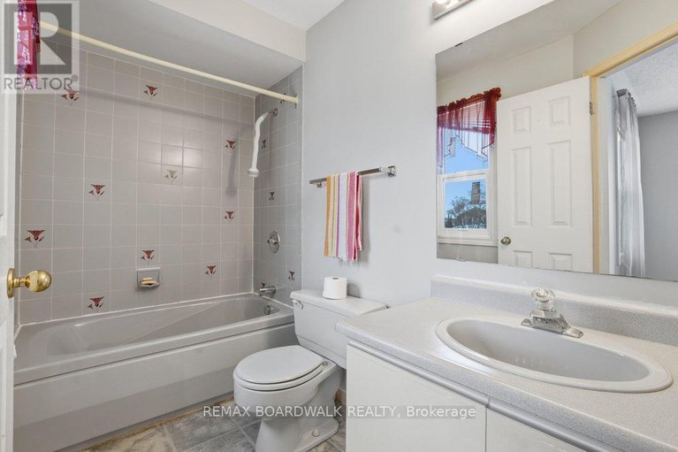 29379156/1707-des-perdrix-crescent/orleanssunridge/ottawa/ontario/K1C5E3_25