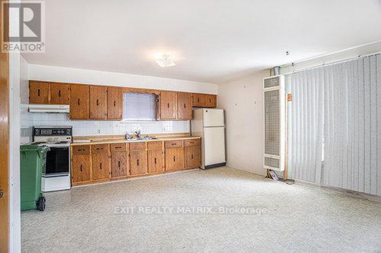 28312365/203-castor-street/village-of-russell/russell/ontario/K4R1C7_8