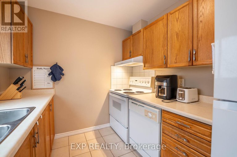 28250055/15-1979-greenvale-lane/chateauneuf/ottawa/ontario/K1C6E4_13