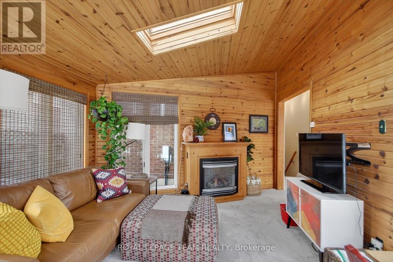 29456628/998-harkness-avenue-avenue/riverside-park/ottawa/ontario/K1V6P2_16