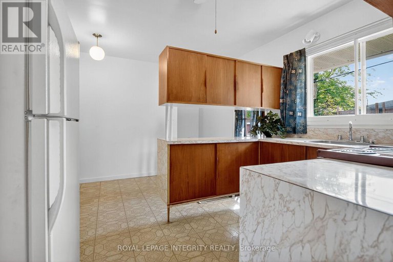 29006846/2106-dunelm-street/elmvale-acresurbandale/ottawa/ontario/K1G2S3_14